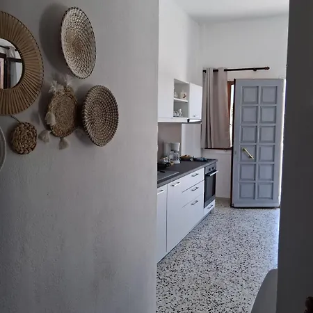 Mandilaria Family House *